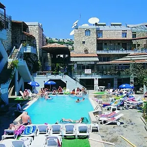 3* Aparthotel House
